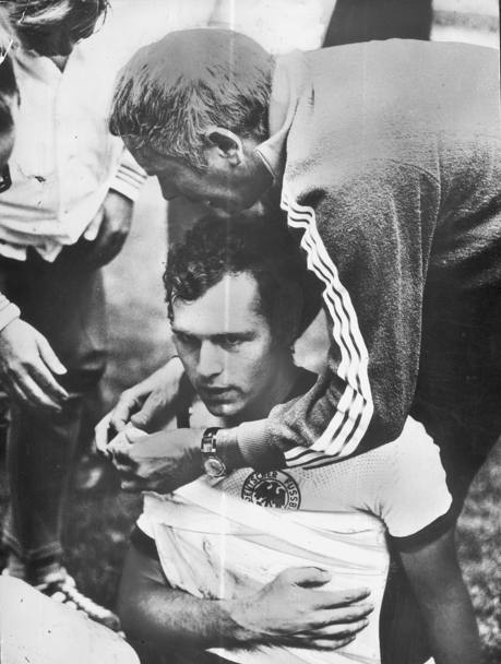 Al Mondiale del Messico nel 1970 Beckenbauer e la Germania arrivano sino alla semifinale contro l&#39;Italia. Franz disputer buona parte dell&#39;incontro con il braccio bloccato da una fasciatura in seguito a un infortunio riportato durante la partita
